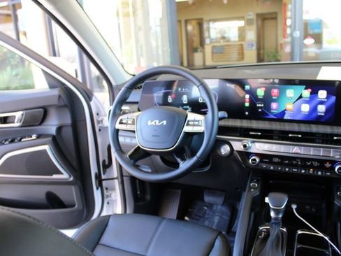 Used 2024 Kia Telluride EX image 12