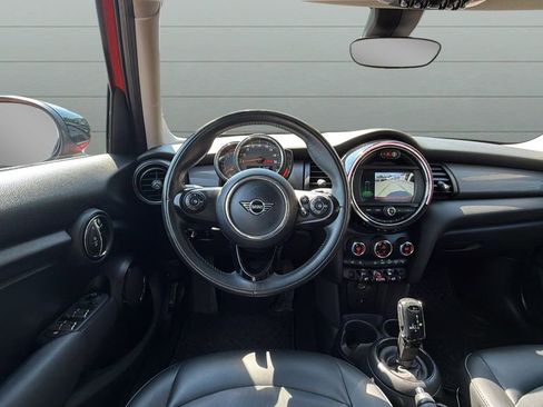 Used 2020 MINI Cooper 4-Door Hardtop w/ Storage Package FWD image 13