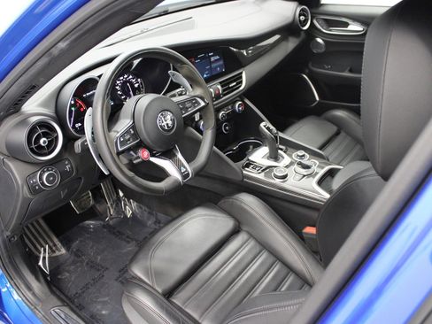 Used 2022 Alfa Romeo Giulia Quadrifoglio image 15