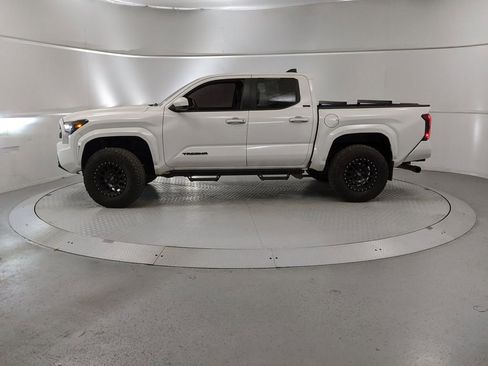 Used 2024 Toyota Tacoma SR5 image 5