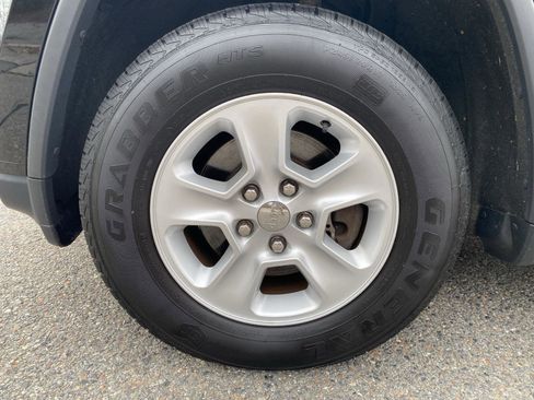 Used 2017 Jeep Grand Cherokee Laredo image 10