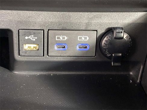 Used 2022 Toyota Highlander LE image 21