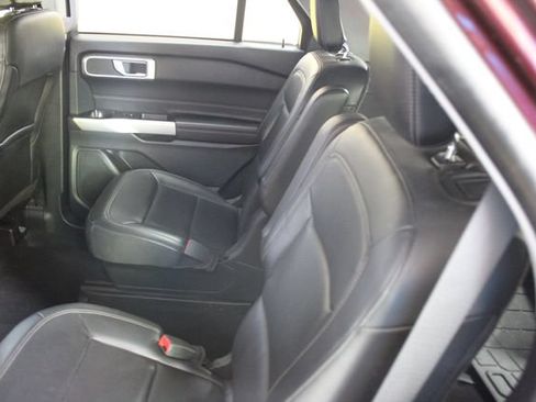 Used 2022 Ford Explorer XLT w/ Equipment Group 202A AWD/4WD image 9