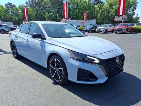 Used 2023 Nissan Altima 2.5 SR w/ SR Premium Package FWD image 1