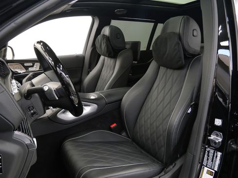 Used 2025 Mercedes-Benz Maybach GLS 600 4MATIC image 23