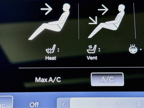 Used 2025 Chrysler Pacifica Limited FWD image 8