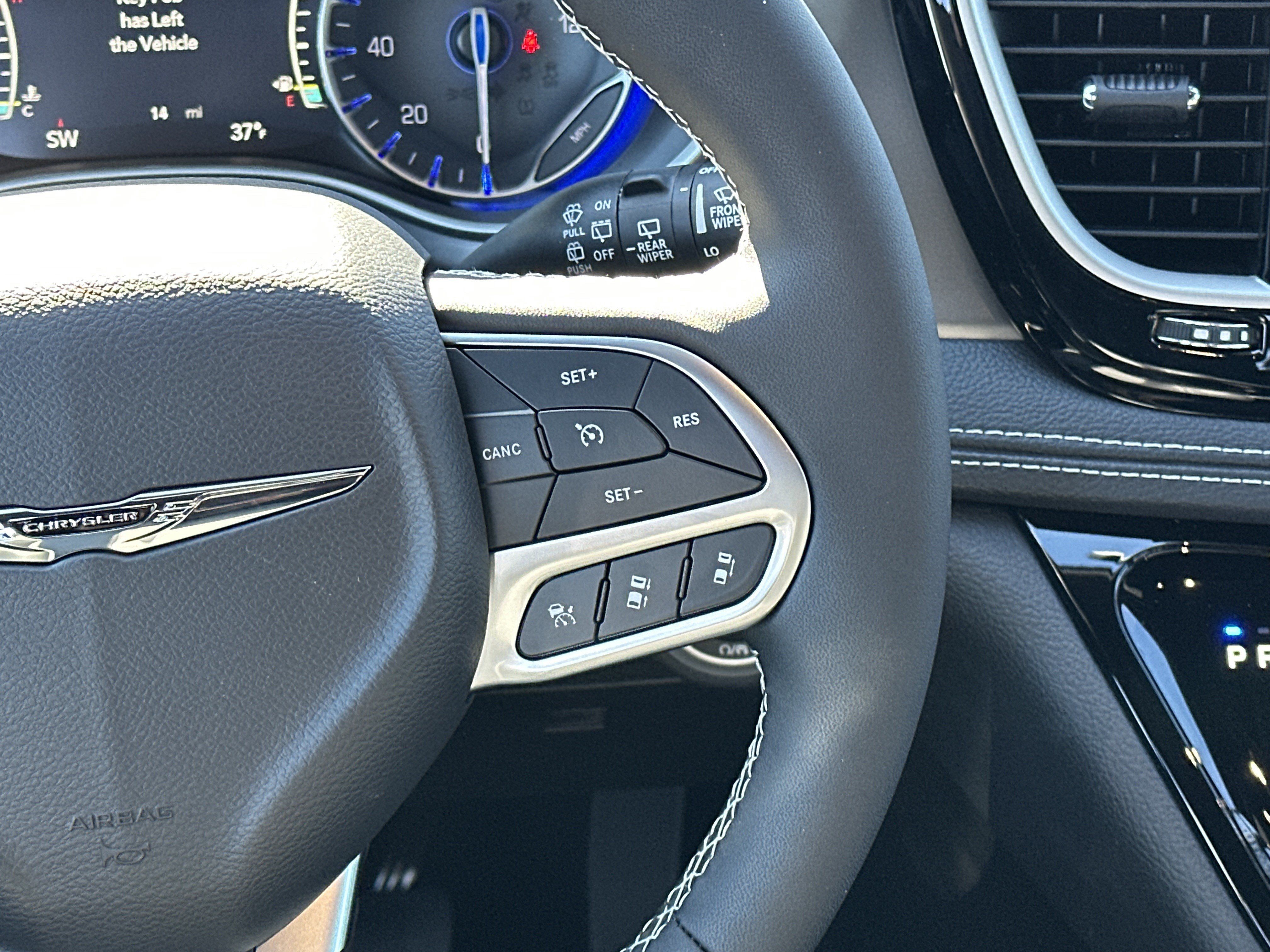 New 2026 Chrysler Pacifica Select FWD image 29