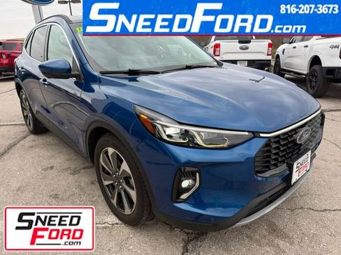 Used 2023 Ford Escape Platinum FWD image 1