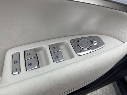 Used 2024 Genesis G70 2.5T image 14