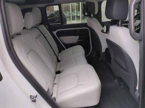 New 2026 Land Rover Defender 110 X-Dynamic SE image 26