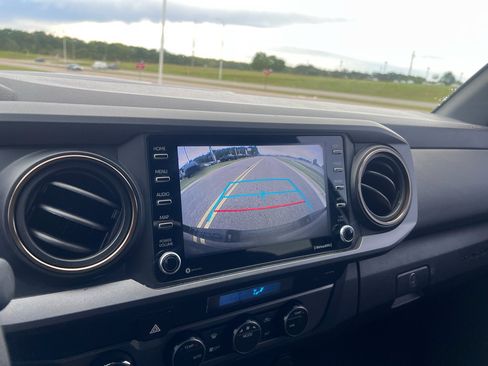 Used 2021 Toyota Tacoma TRD Sport w/ Technology Package image 23