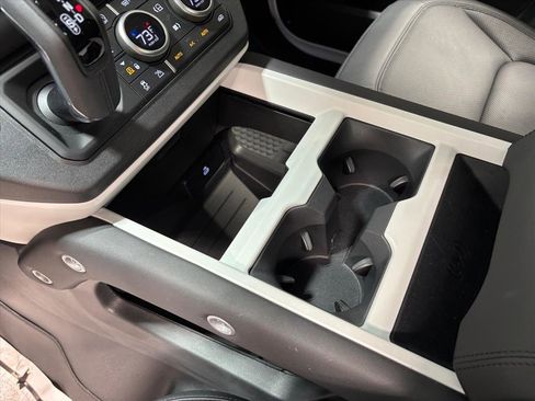 Used 2025 Land Rover Defender 110 S image 13