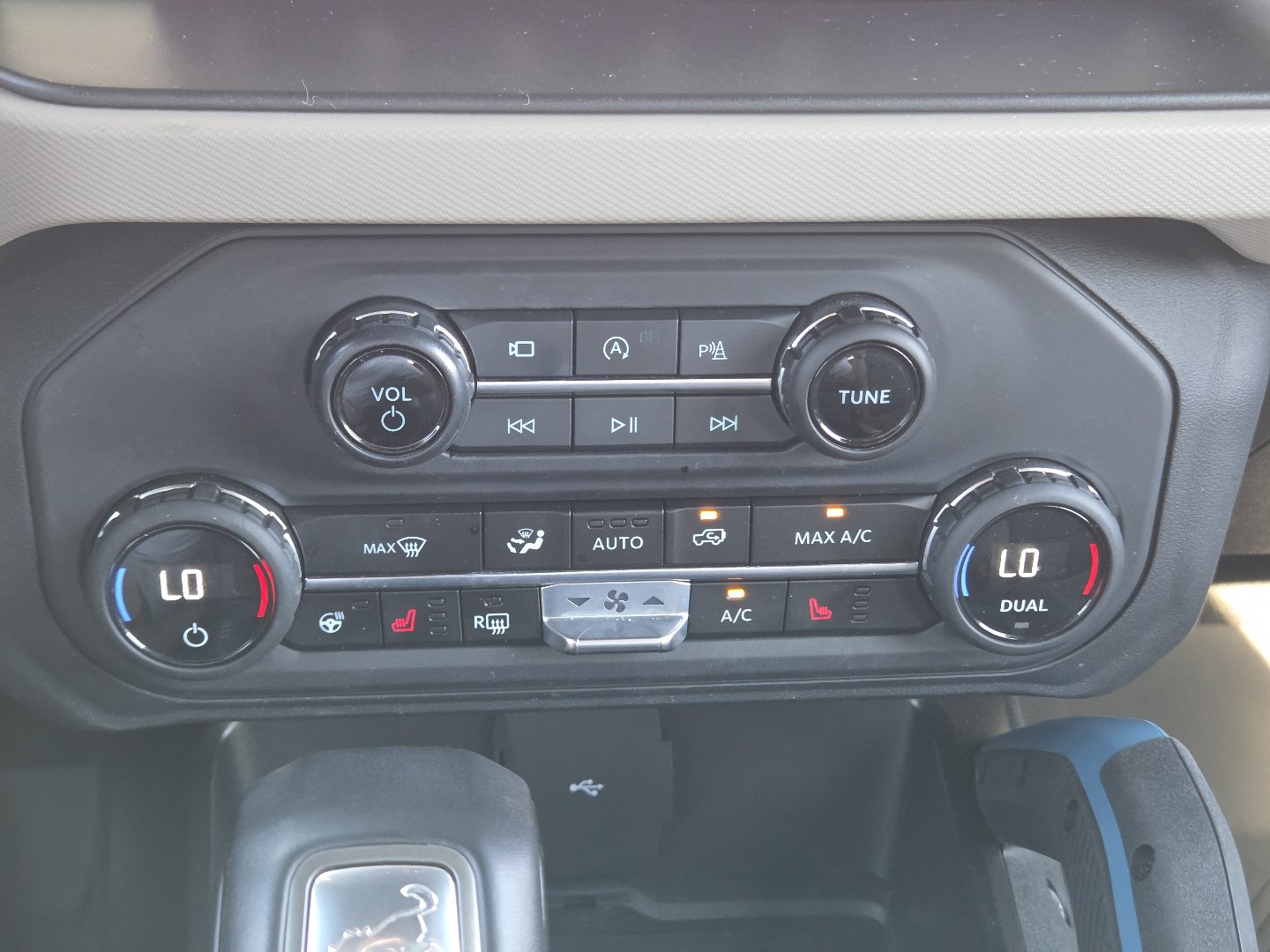 Used 2023 Ford Bronco Wildtrak AWD/4WD image 34