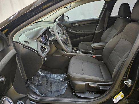 Used 2017 Chevrolet Cruze LT image 21