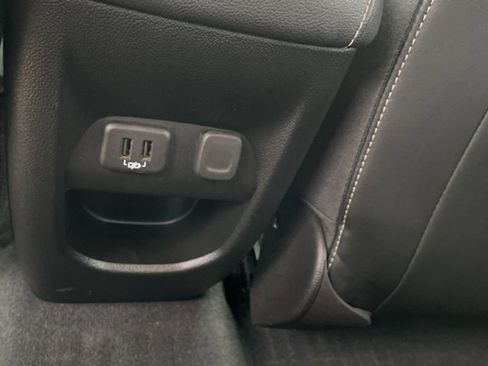 Used 2021 GMC Canyon Denali image 9