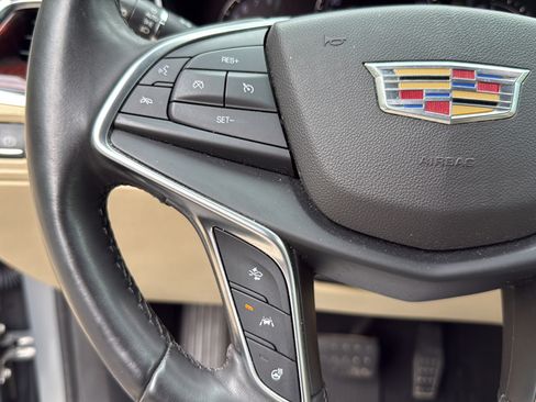Used 2018 Cadillac XT5 Luxury w/ Driver Awareness Package AWD/4WD image 29