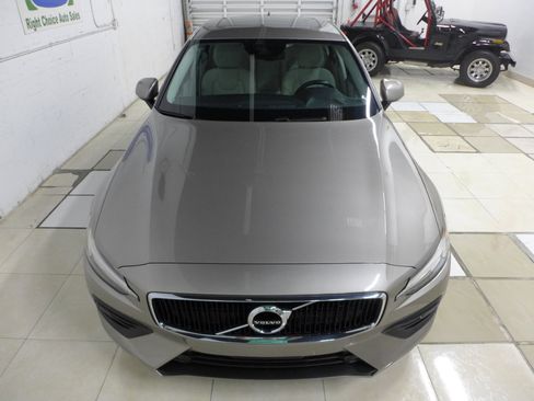 Used 2020 Volvo S60 T5 Momentum image 8