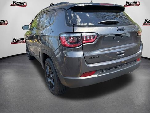 Used 2022 Jeep Compass Latitude w/ Sun and Sound Group AWD/4WD image 7