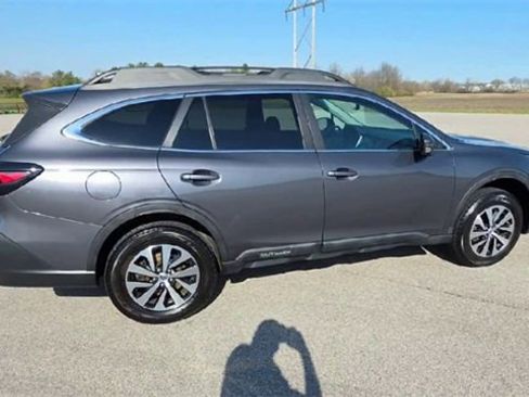 Used 2022 Subaru Outback Premium image 2