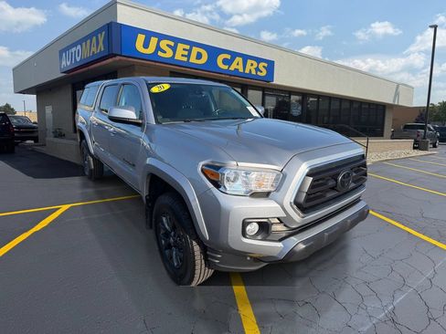 Used 2020 Toyota Tacoma SR5 AWD/4WD image 4