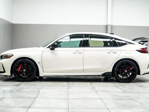 Used 2023 Honda Civic Type R image 9