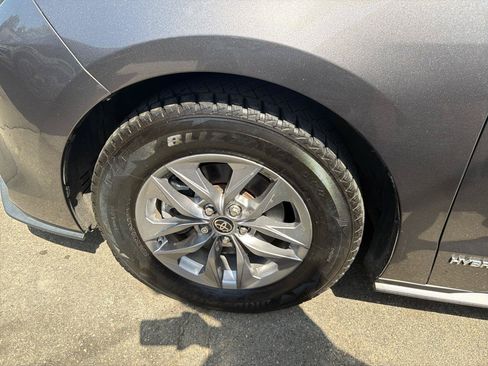 Used 2021 Toyota Sienna XLE FWD image 30