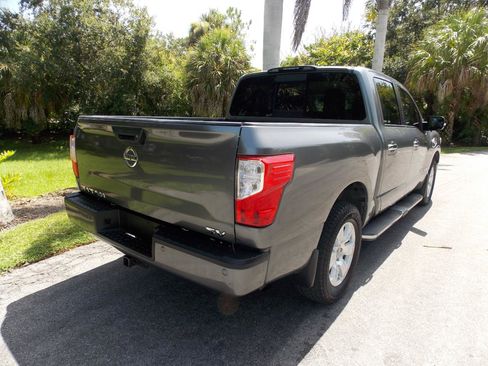 Used 2017 Nissan Titan SV RWD image 9