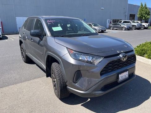 Used 2022 Toyota RAV4 LE AWD/4WD image 3