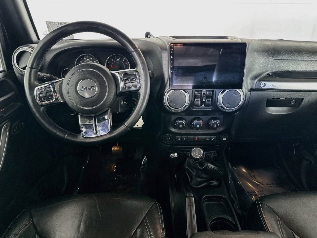 Used 2016 Jeep Wrangler Unlimited Sahara w/ Connectivity Group AWD/4WD image 28