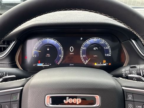 New 2025 Jeep Grand Cherokee Limited image 18