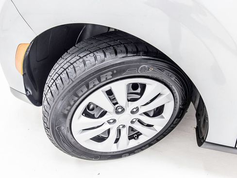 Used 2023 Kia Soul LX FWD image 12