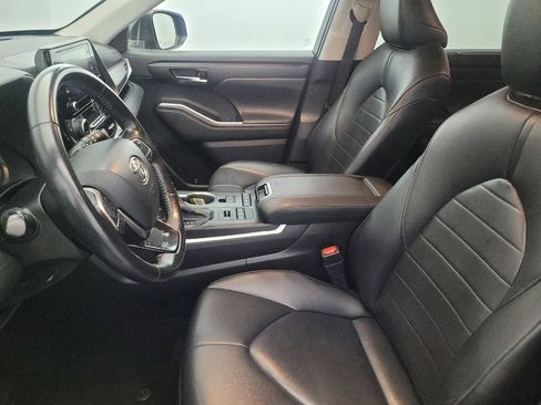 Used 2021 Toyota Highlander XLE image 17