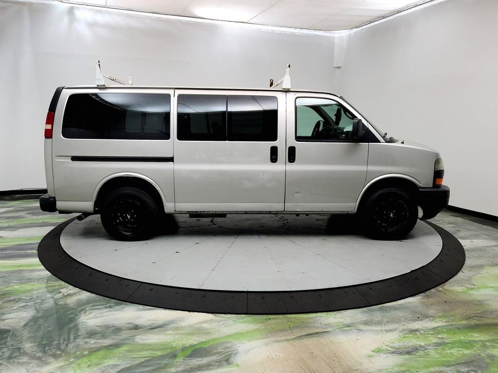Used 2007 Chevrolet Express 1500 AWD Passenger w/ LT Preferred Equipment Group image 4
