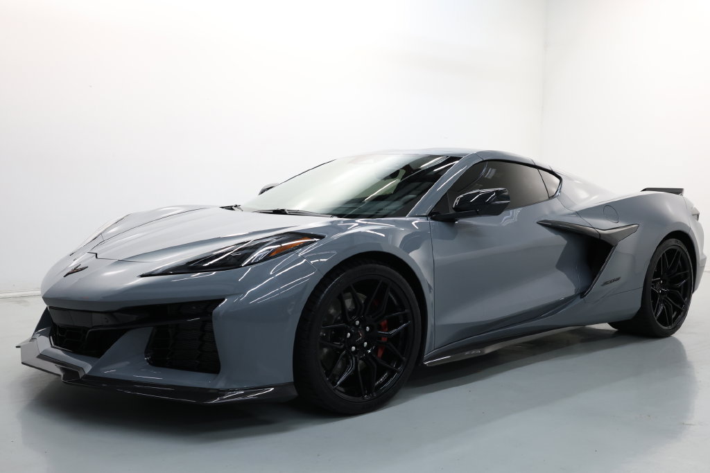 Used 2024 Chevrolet Corvette Z06 w/ Stealth Interior Trim Package RWD image 1