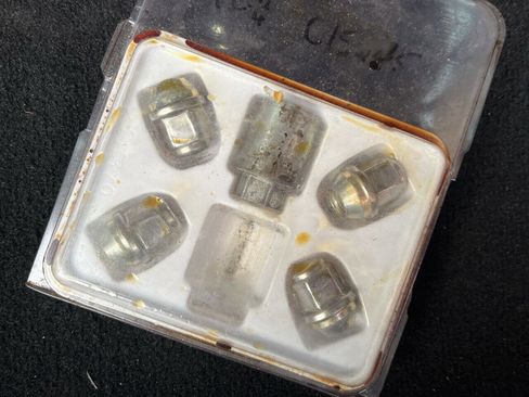 Used 2016 Chrysler Town & Country Touring image 28