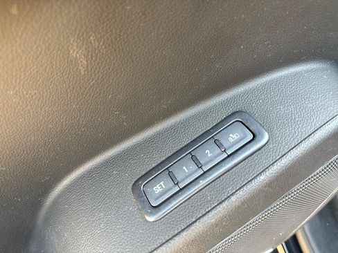 Used 2018 Chevrolet Suburban LT RWD image 11
