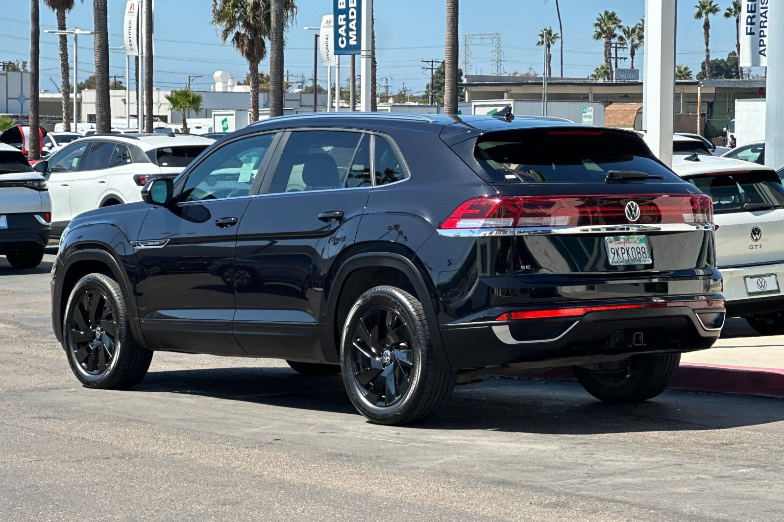 Used 2024 Volkswagen Atlas Cross Sport SE FWD image 6
