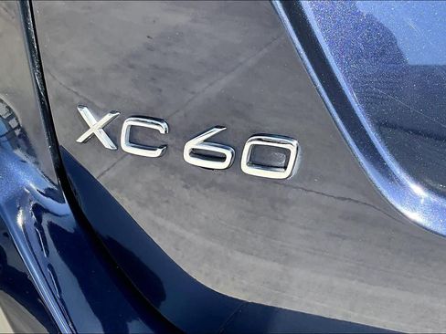Used 2017 Volvo XC60 T5 Inscription image 9