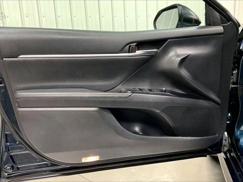 Used 2019 Toyota Camry XLE image 23