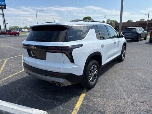 Used 2024 Chevrolet Traverse LT image 7