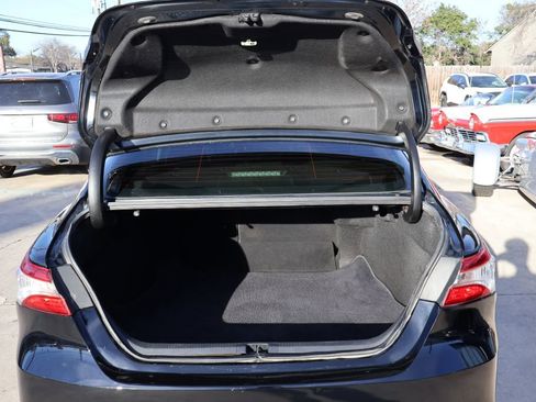 Used 2020 Toyota Camry LE image 10