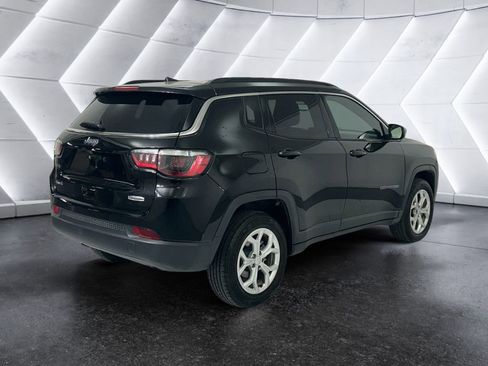 Used 2024 Jeep Compass Latitude image 4