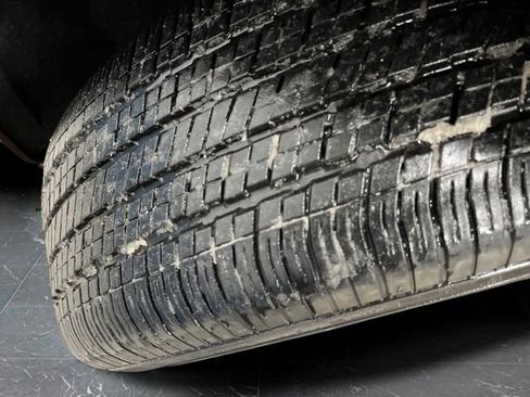 Used 2022 Chrysler Pacifica Limited w/ Uconnect Theater Family Group image 42