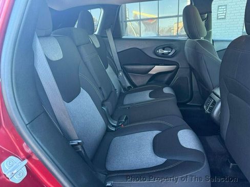 Used 2017 Jeep Cherokee Sport image 36