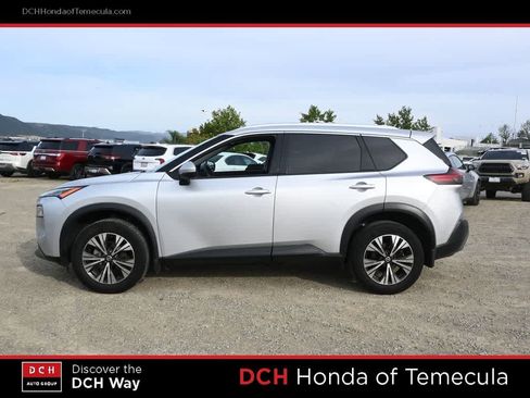 Used 2021 Nissan Rogue SV w/ Premium Package image 4