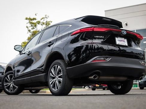 Used 2023 Toyota Venza LE AWD/4WD image 2