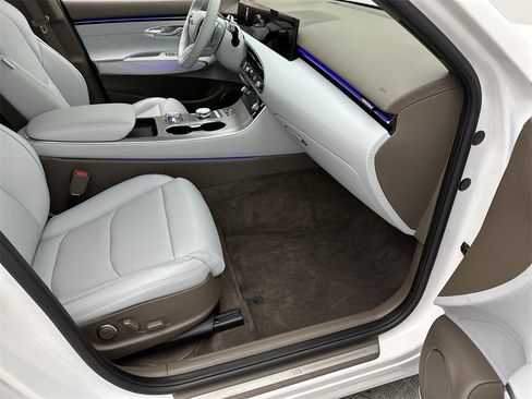 Used 2026 Genesis GV70 2.5T Advanced image 25