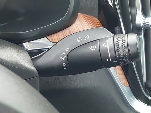 Used 2024 Volvo S60 B5 Plus image 19