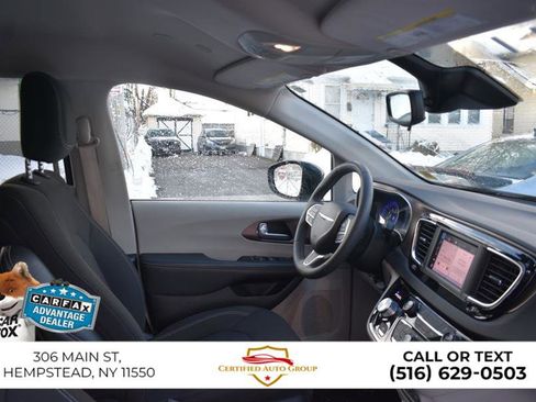 Used 2024 Chrysler Voyager LX image 20