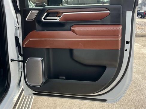 Used 2025 GMC Sierra 3500 Denali Ultimate image 11